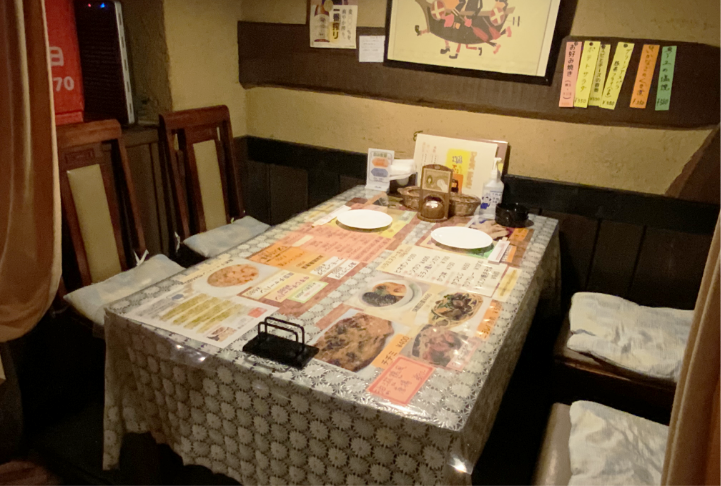 テーブル4名様×3